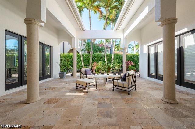 2749 MEDALLIST LN, Naples, FL 34109