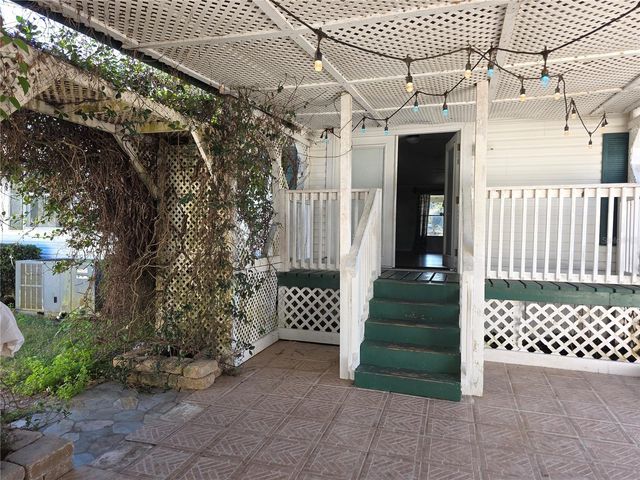 8955 W HIGHWAY 316, Reddick, FL 32686