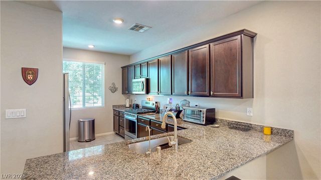 7728 Bandon Cliffs Street, North Las Vegas, NV 89084