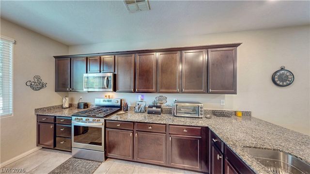 7728 Bandon Cliffs Street, North Las Vegas, NV 89084
