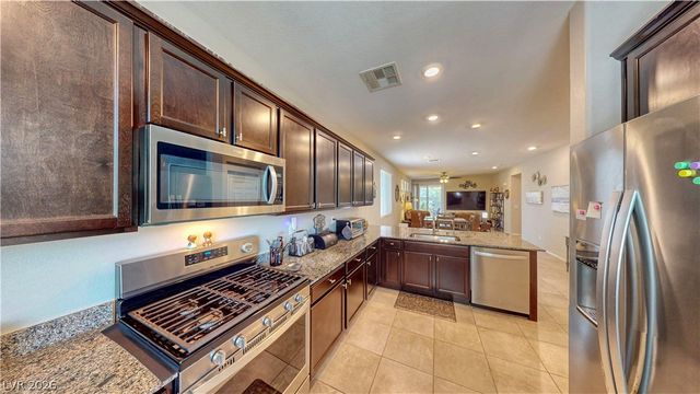 7728 Bandon Cliffs Street, North Las Vegas, NV 89084