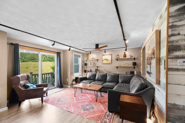16 W Hill Dr B, Westminster, MA 01473