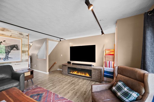 16 W Hill Dr B, Westminster, MA 01473