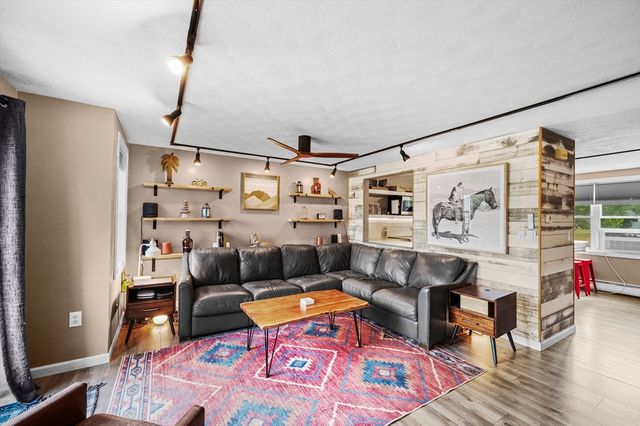 16 W Hill Dr B, Westminster, MA 01473