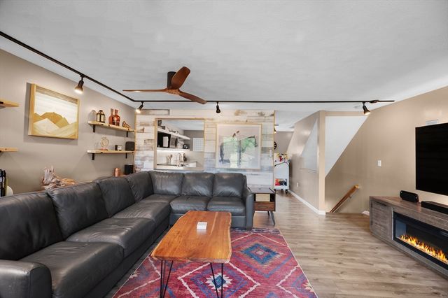 16 W Hill Dr B, Westminster, MA 01473