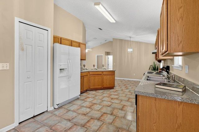 683 W Cathedral Pl, St Augustine, FL 32084