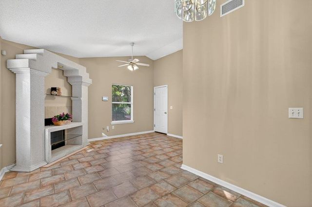 683 W Cathedral Pl, St Augustine, FL 32084