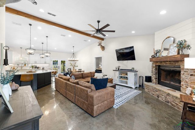 575 Rosie Wady Rd, Gladewater, TX 75647