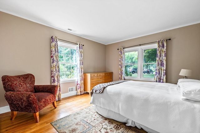 204 Chestnut St, Andover, MA 01810