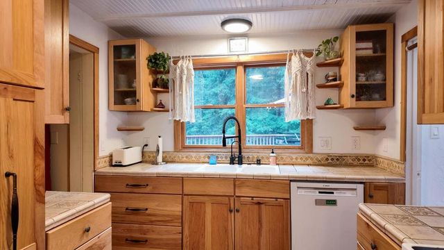 9913 Alba Road, Ben Lomond, CA 95005