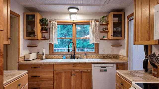 9913 Alba Road, Ben Lomond, CA 95005