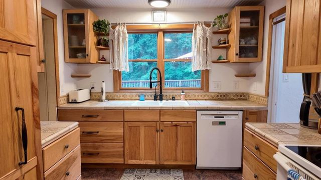 9913 Alba Road, Ben Lomond, CA 95005