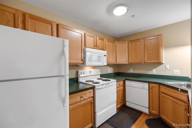 2795 Barclay Way, Ann Arbor, MI 48105