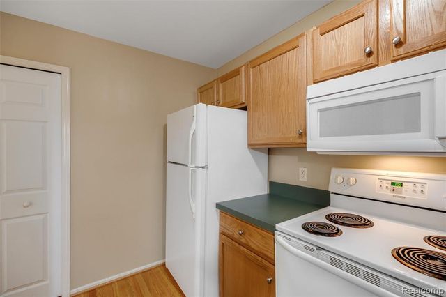 2795 Barclay Way, Ann Arbor, MI 48105