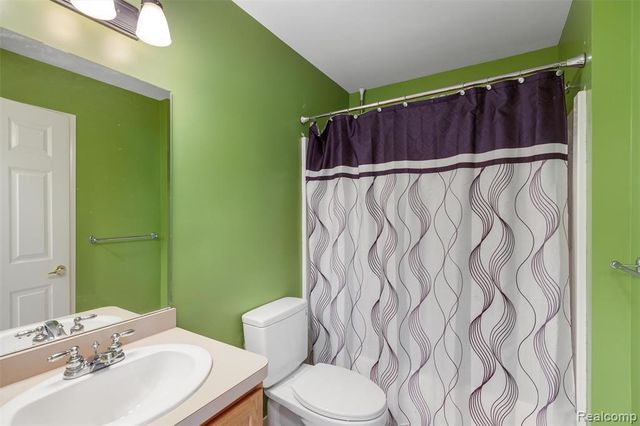 2795 Barclay Way, Ann Arbor, MI 48105