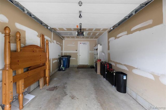 2795 Barclay Way, Ann Arbor, MI 48105