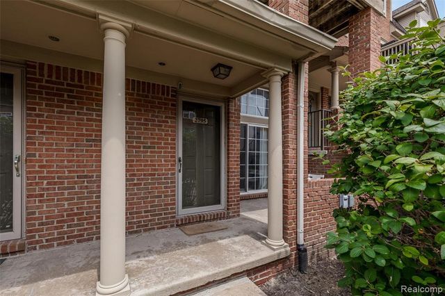 2795 Barclay Way, Ann Arbor, MI 48105
