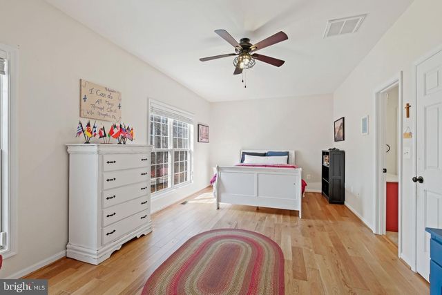 262 LONGWOOD DR, Stafford, VA 22556