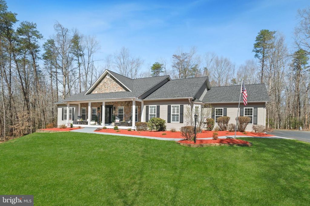 262 LONGWOOD DR, Stafford, VA 22556