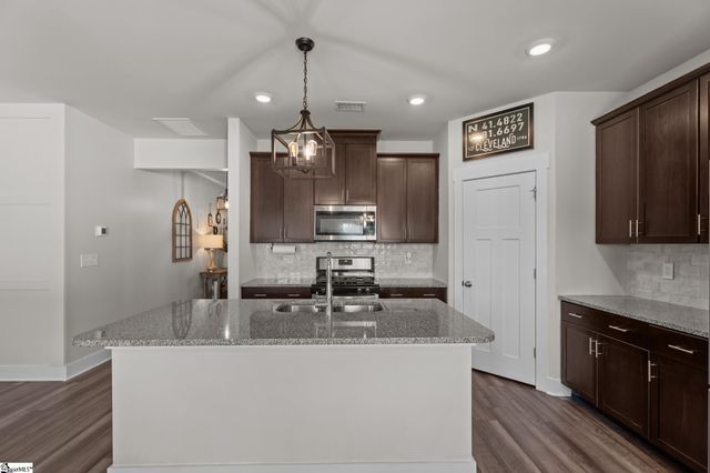 14 Shorncliffe Road, Simpsonville, SC 29680
