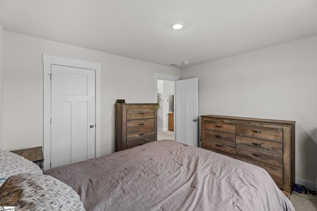 14 Shorncliffe Road, Simpsonville, SC 29680