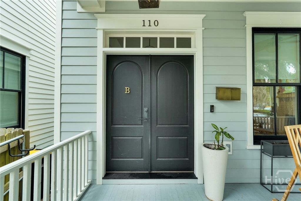 Image 10 of property listing at 110 E 38th Street, Savannah, GA 31401