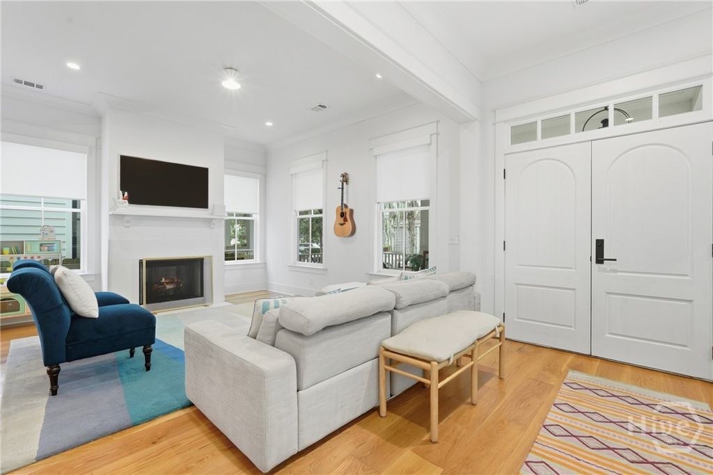 Image 11 of property listing at 110 E 38th Street, Savannah, GA 31401