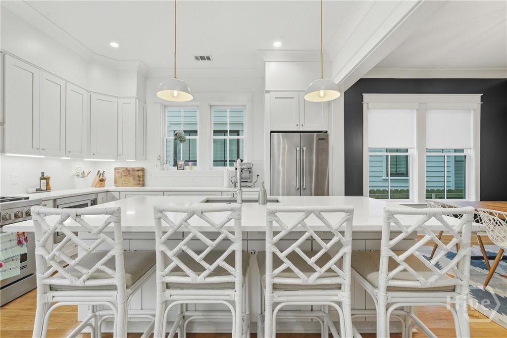 Image 22 of property listing at 110 E 38th Street, Savannah, GA 31401