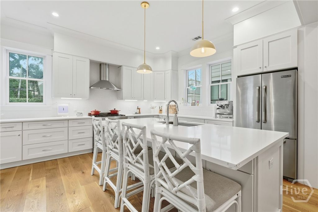 Image 24 of property listing at 110 E 38th Street, Savannah, GA 31401