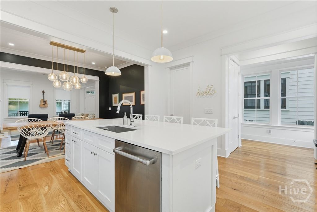 Image 26 of property listing at 110 E 38th Street, Savannah, GA 31401