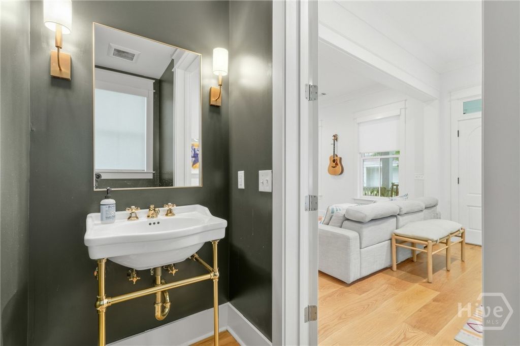 Image 28 of property listing at 110 E 38th Street, Savannah, GA 31401