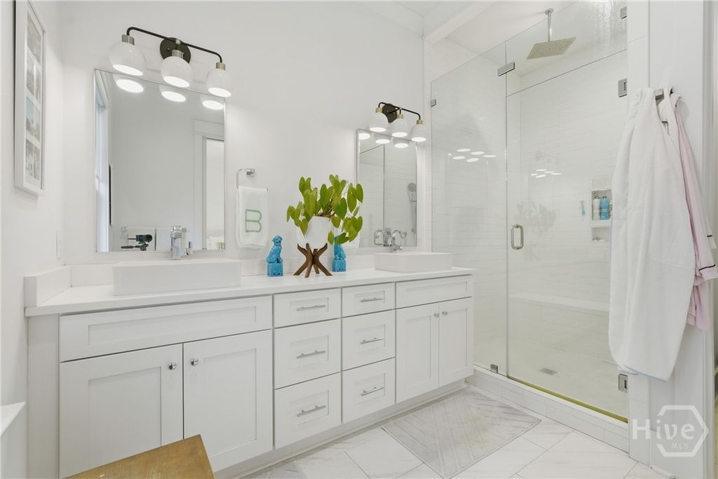 Image 37 of property listing at 110 E 38th Street, Savannah, GA 31401