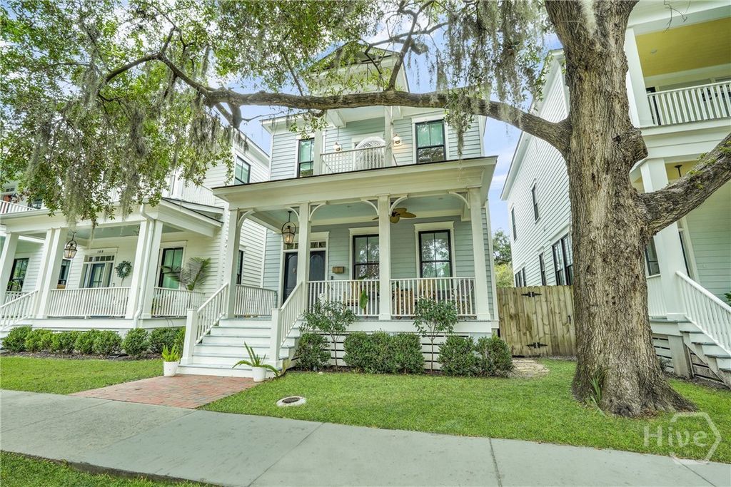 Image 6 of property listing at 110 E 38th Street, Savannah, GA 31401