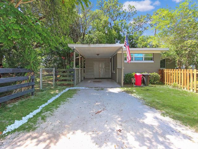 2541 S PALMETTO AVENUE, Sanford, FL 32773