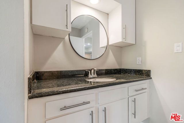 23401 Park Sorrento 30, Calabasas, CA 91302