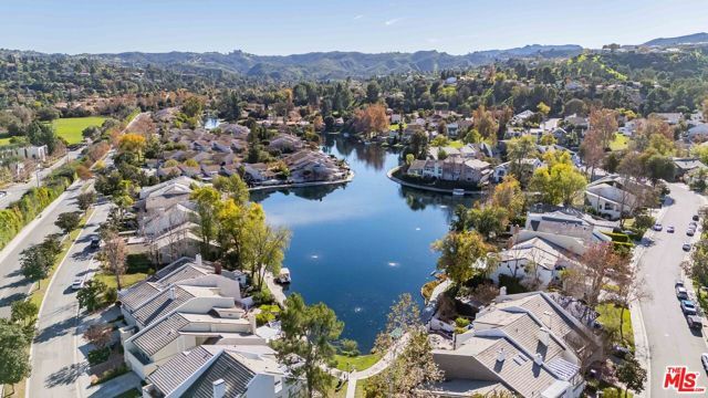 23401 Park Sorrento 30, Calabasas, CA 91302