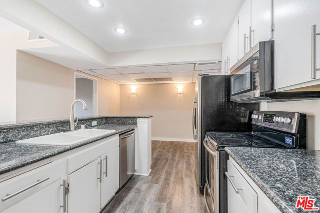 23401 Park Sorrento 30, Calabasas, CA 91302