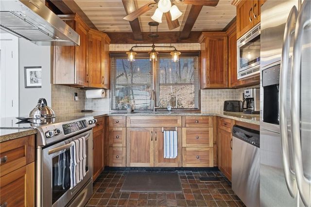 1300 Quail Cove Drive, Jasper, GA 30143