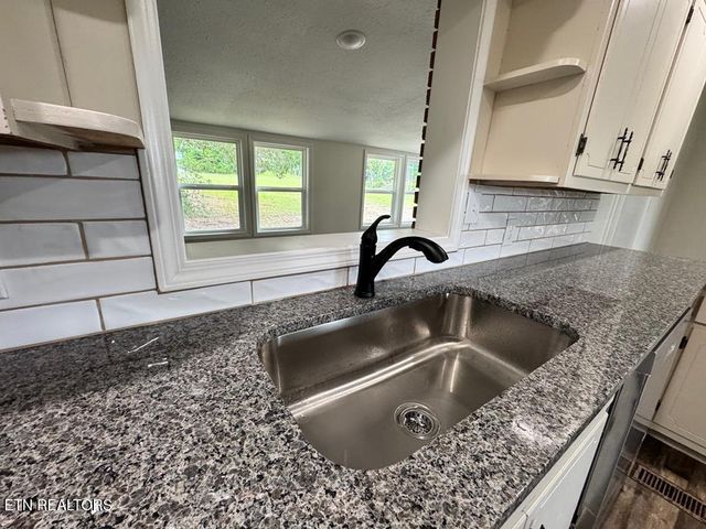 389 N 4Th Ave, Cookeville, TN 38506