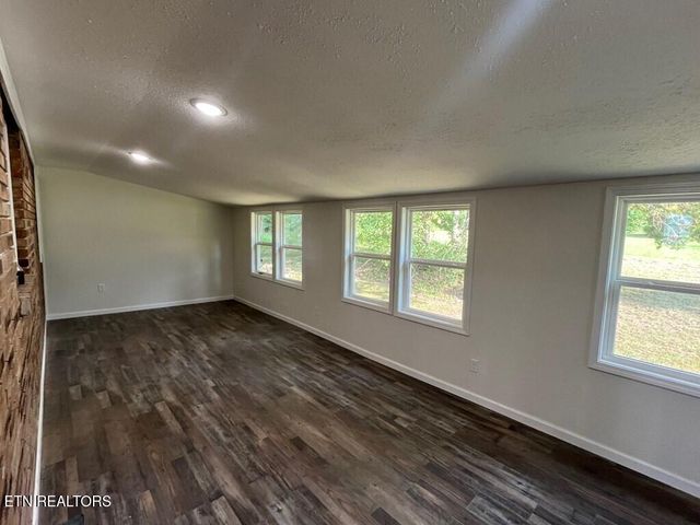 389 N 4Th Ave, Cookeville, TN 38506