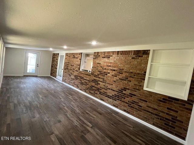 389 N 4Th Ave, Cookeville, TN 38506