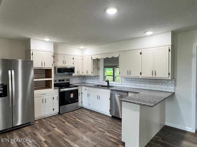 389 N 4Th Ave, Cookeville, TN 38506