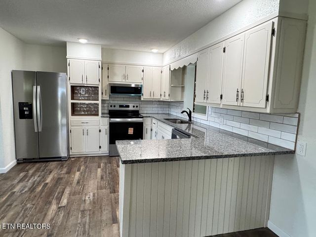 389 N 4Th Ave, Cookeville, TN 38506