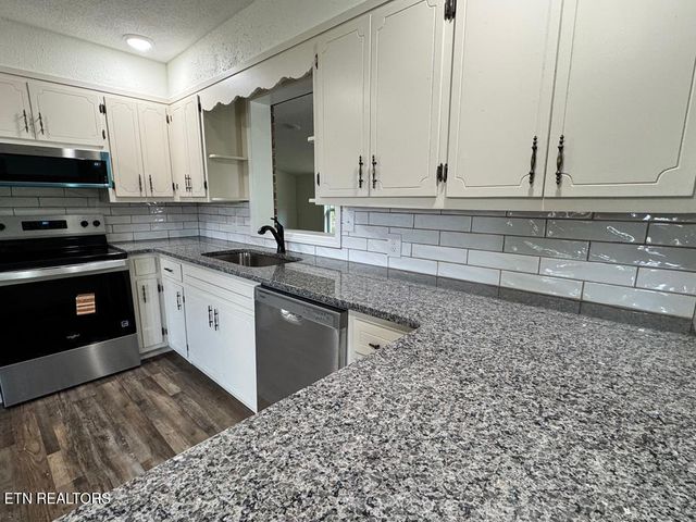 389 N 4Th Ave, Cookeville, TN 38506