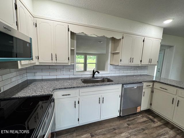 389 N 4Th Ave, Cookeville, TN 38506