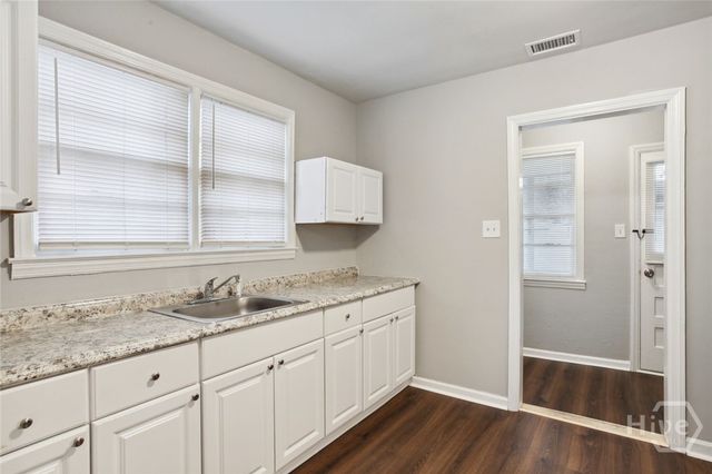 1104 W Victory Drive, Savannah, GA 31405