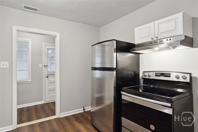 1104 W Victory Drive, Savannah, GA 31405