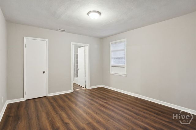 1104 W Victory Drive, Savannah, GA 31405