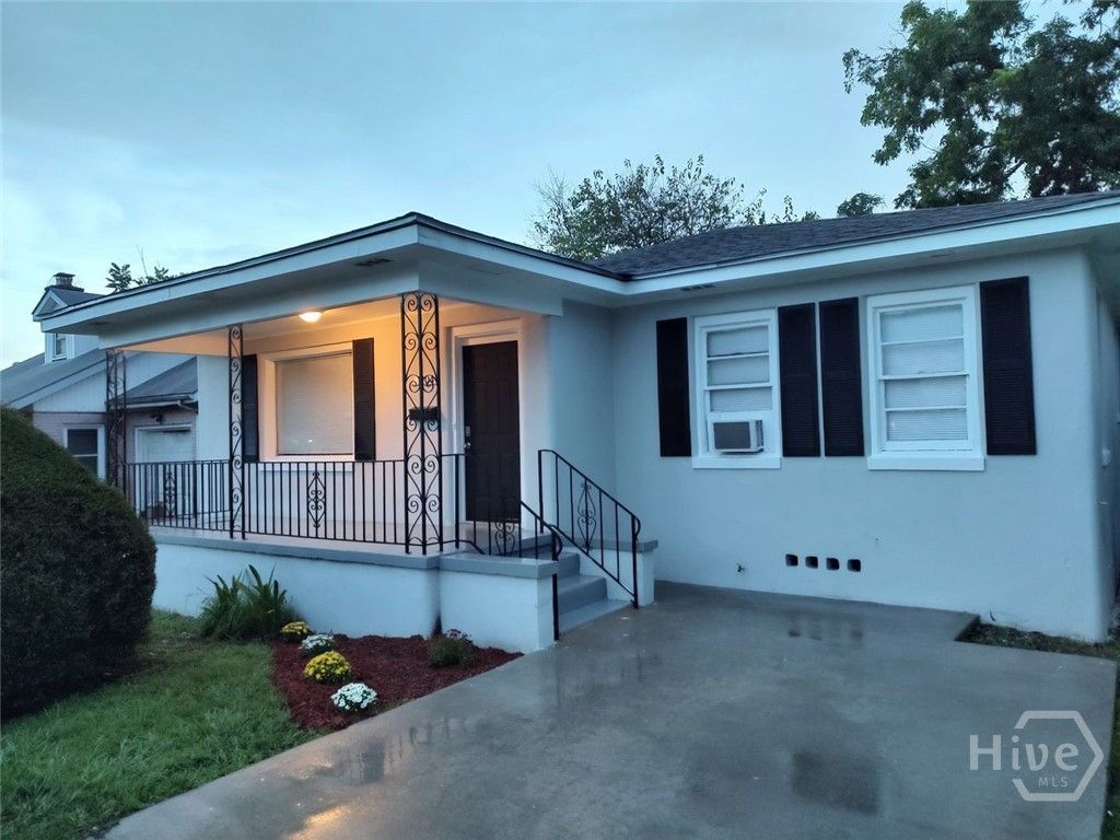 1104 W Victory Drive, Savannah, GA 31405