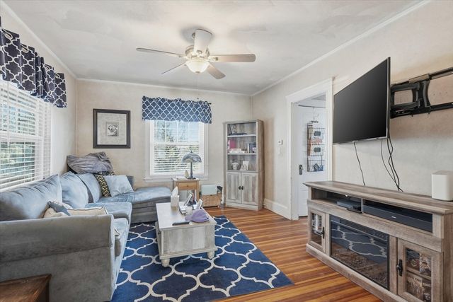 36 King St, Groveland, MA 01834